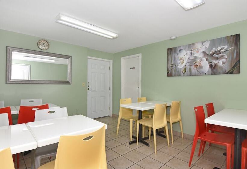 Ardsley Acres Hotel Court