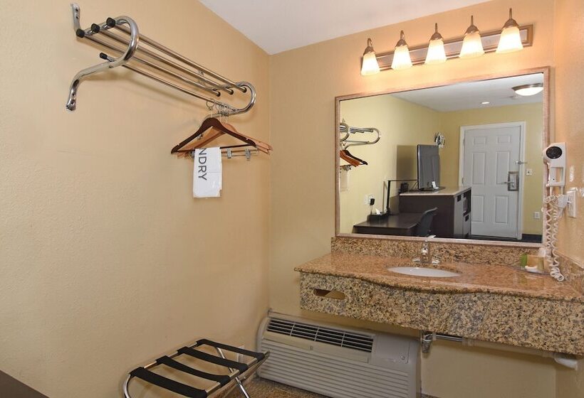 Ardsley Acres Hotel Court