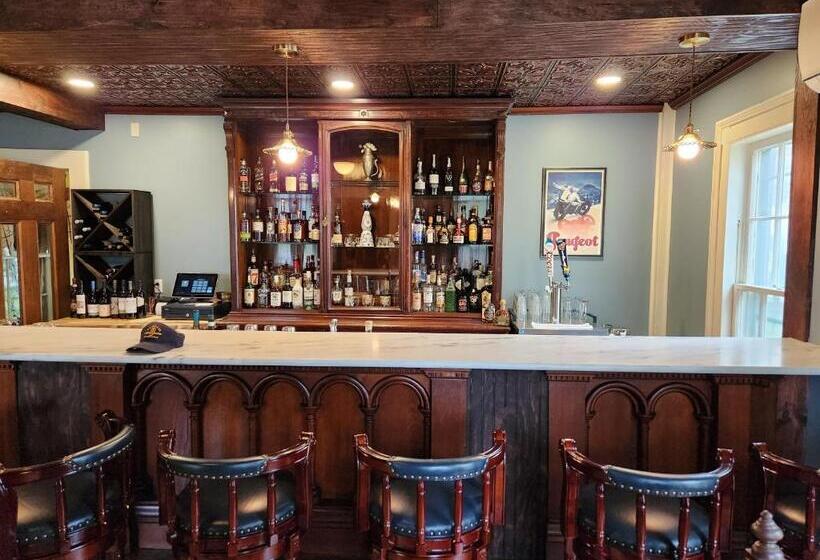 Отель Arlington Inn & Spa