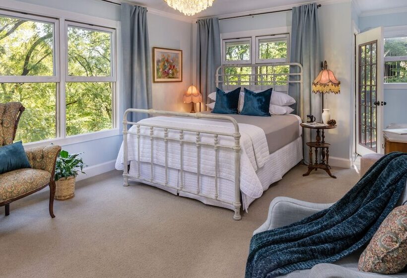 هتل Arsenic And Old Lace Bed & Breakfast Inn