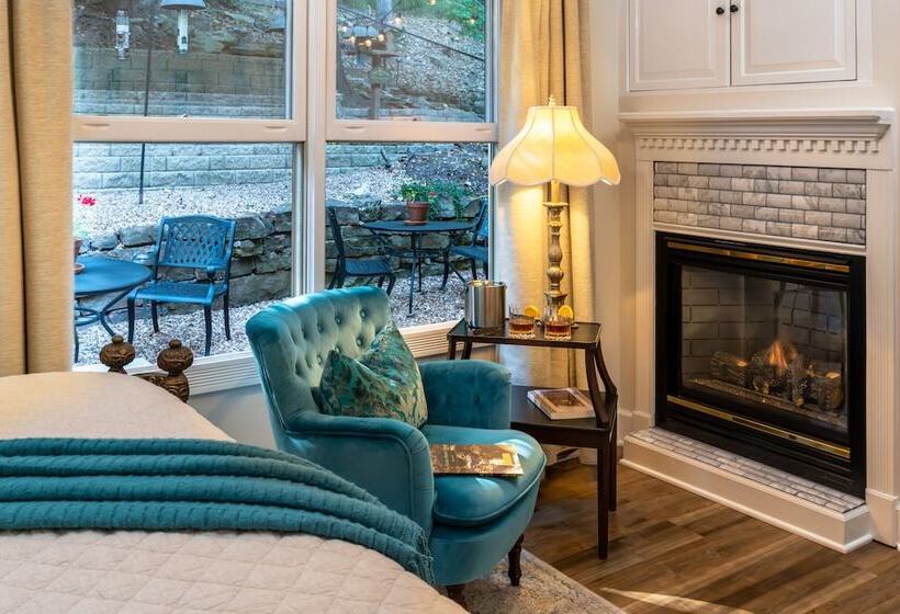 هتل Arsenic And Old Lace Bed & Breakfast Inn