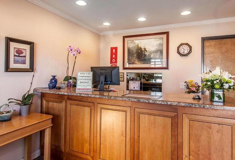 فندق Ashland Valley Inn