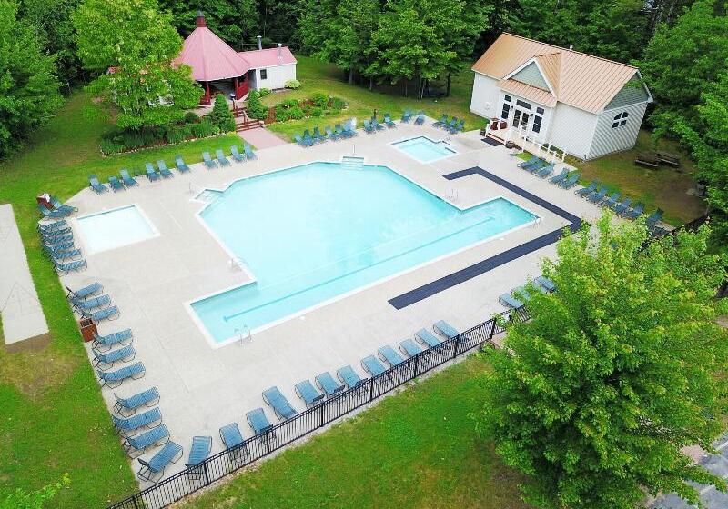 فندق Attitash Mountain Village