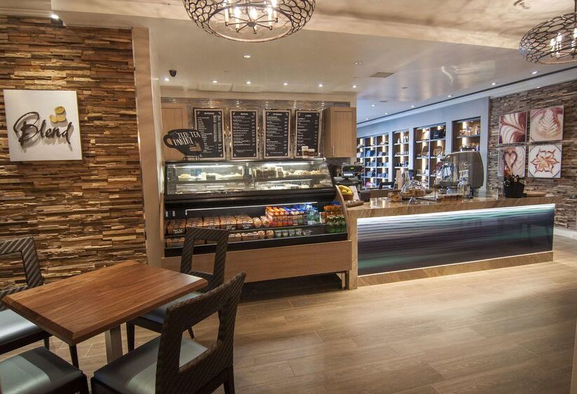 فندق Balboa Bay Resort