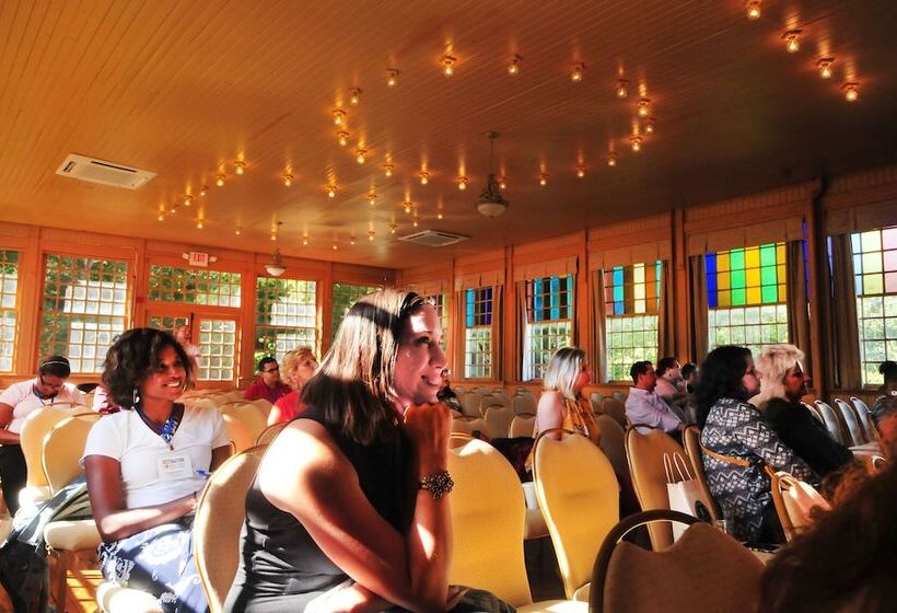 ホテル 1905 Basin Park