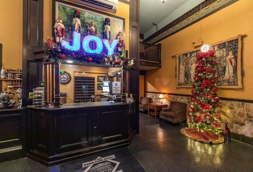 هتل 1905 Basin Park