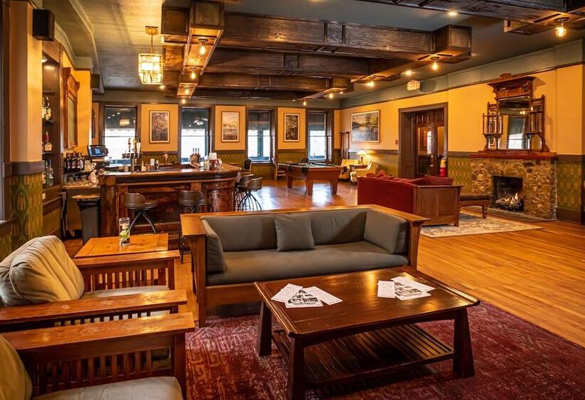 هتل 1905 Basin Park