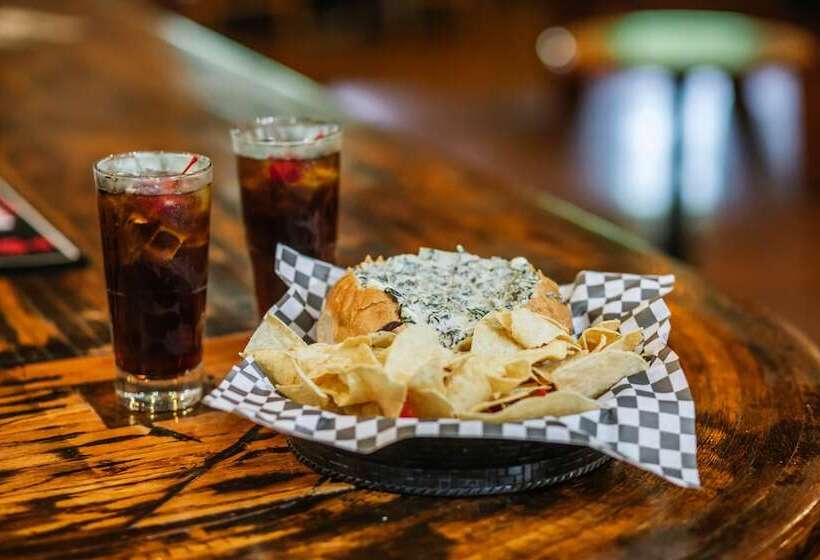 هتل 1905 Basin Park