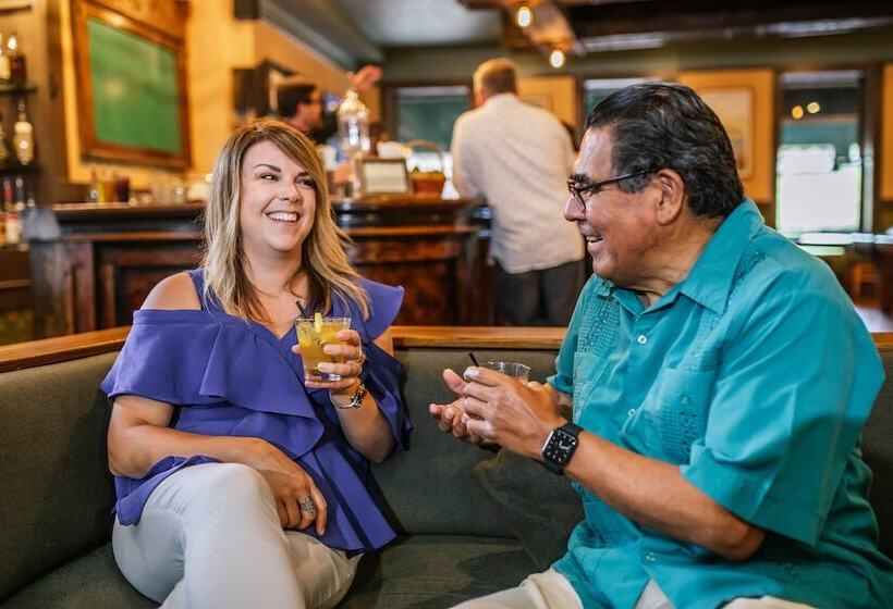 هتل 1905 Basin Park