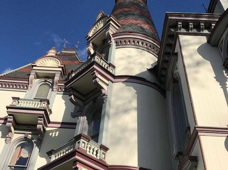 ホテル Batcheller Mansion Inn