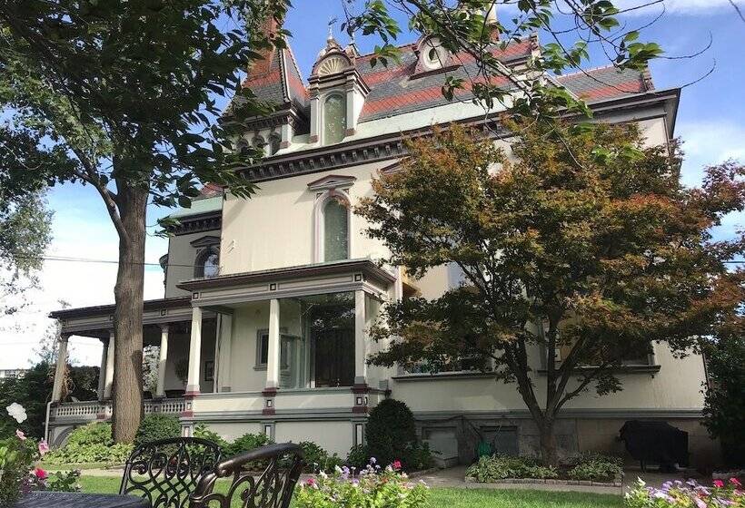 ホテル Batcheller Mansion Inn