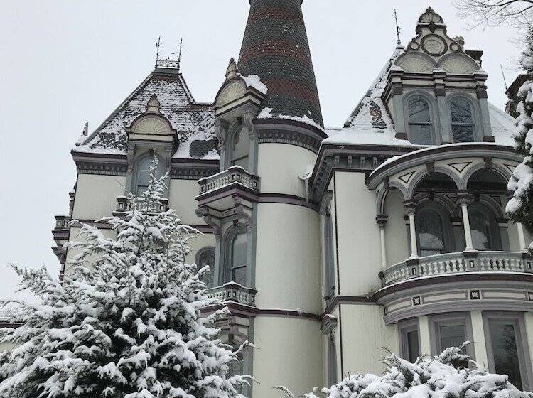 ホテル Batcheller Mansion Inn