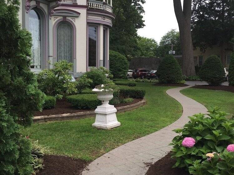 ホテル Batcheller Mansion Inn