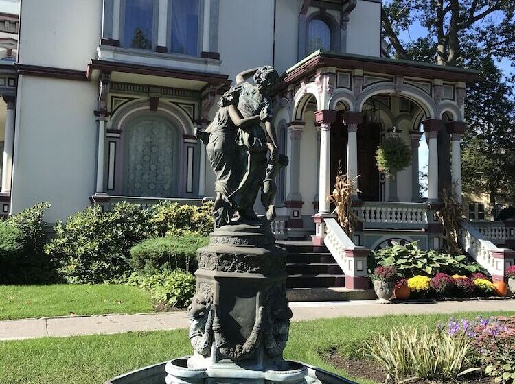 ホテル Batcheller Mansion Inn