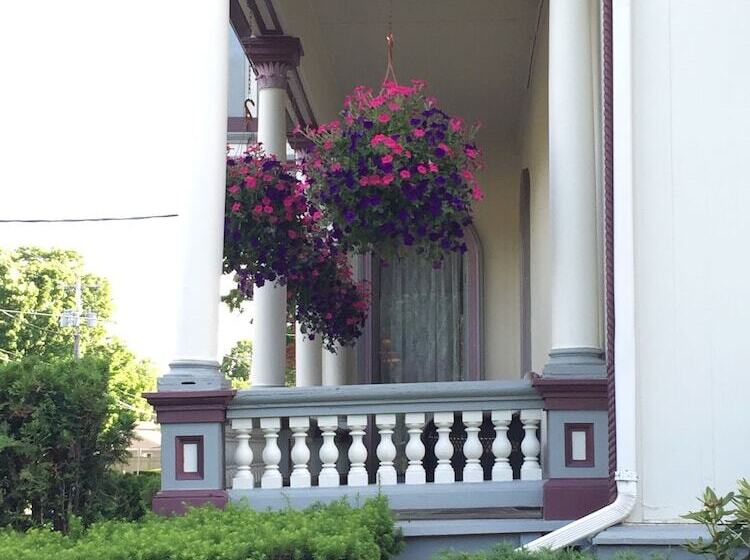 ホテル Batcheller Mansion Inn