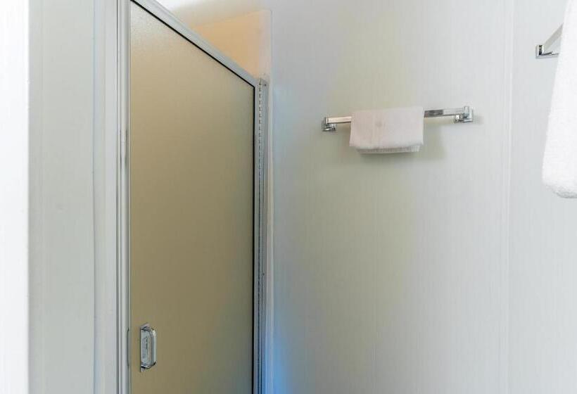 فندق Bay Point On the Lake