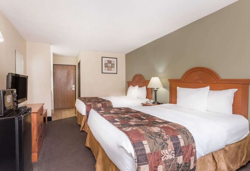 فندق Baymont By Wyndham Lagrange