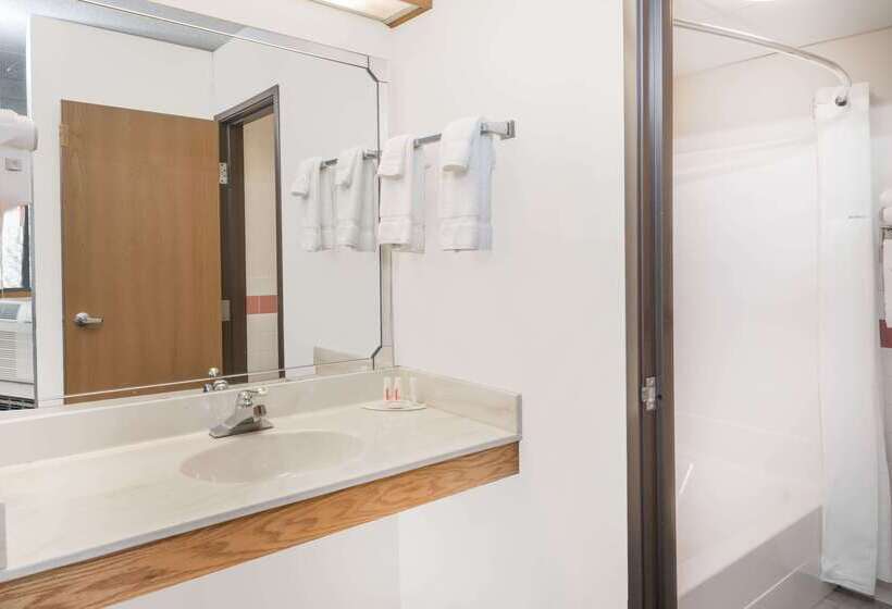 בית מלון כפרי Baymont By Wyndham Marshalltown