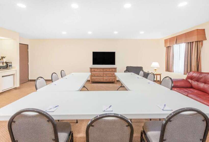 Отель Baymont By Wyndham Port Huron