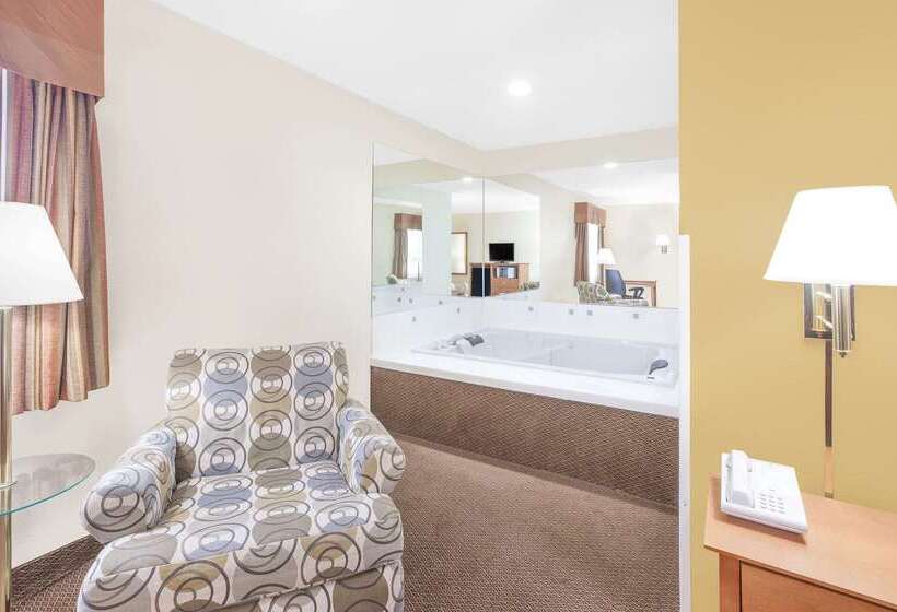 Отель Baymont By Wyndham Port Huron