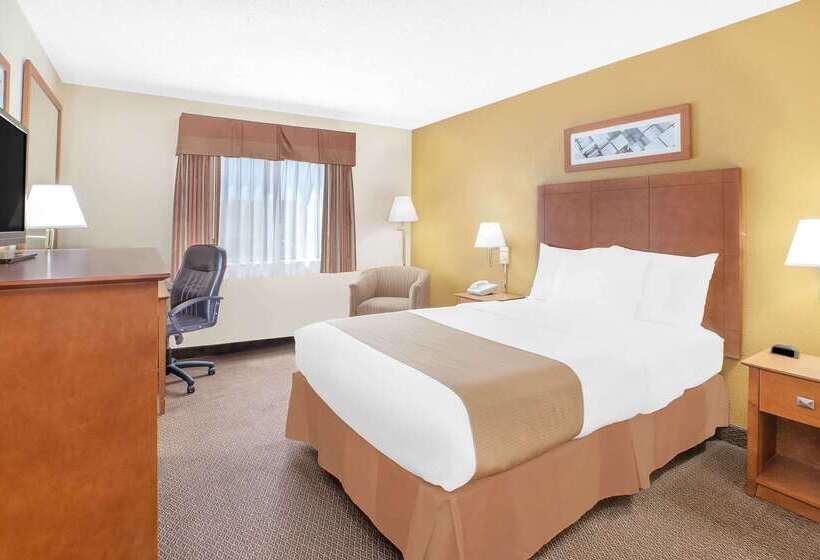 Отель Baymont By Wyndham Port Huron