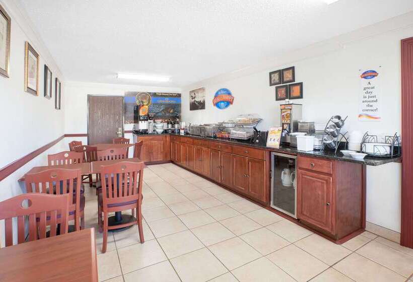 Отель Baymont By Wyndham Port Huron