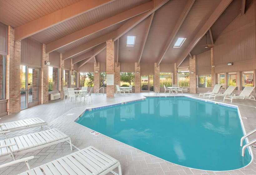 Отель Baymont By Wyndham Port Huron