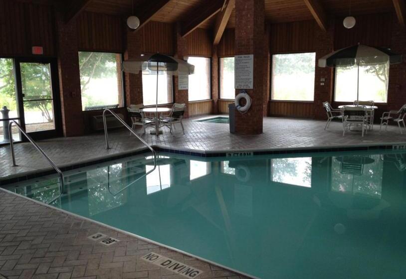 Отель Baymont Inn & Suites By Wyndham San Marcos