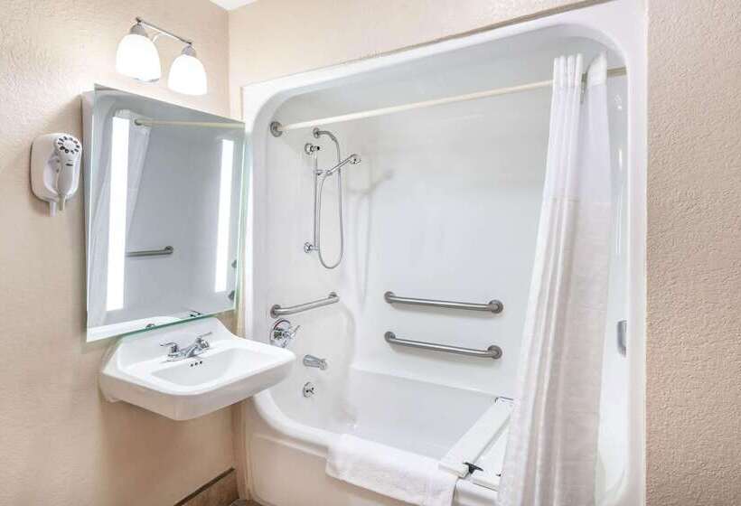 فندق Baymont By Wyndham Tupelo