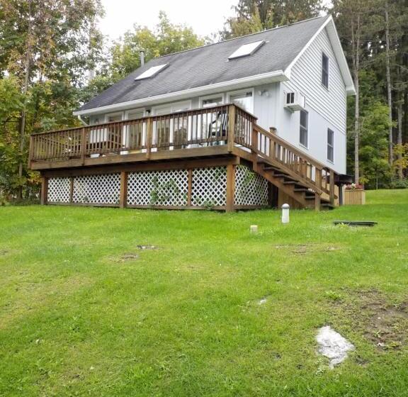 酒店 Bayside Inn & Marina