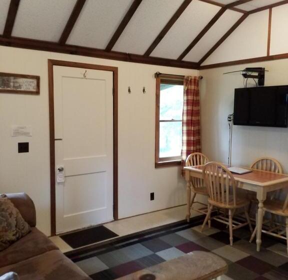 酒店 Bayside Inn & Marina