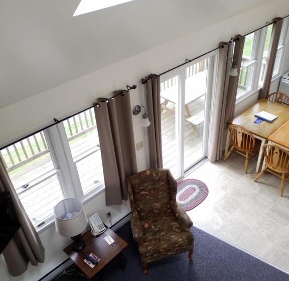 酒店 Bayside Inn & Marina