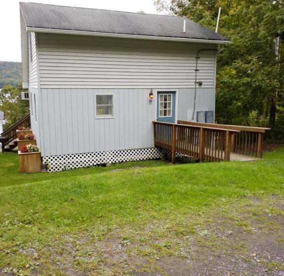 酒店 Bayside Inn & Marina