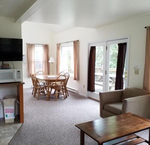 酒店 Bayside Inn & Marina