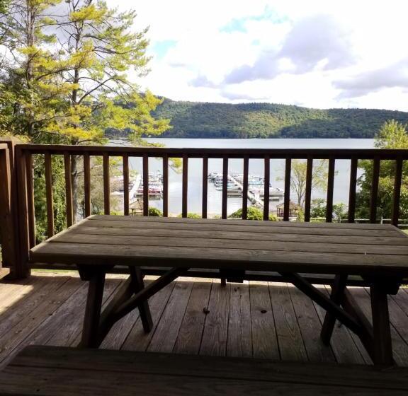 酒店 Bayside Inn & Marina