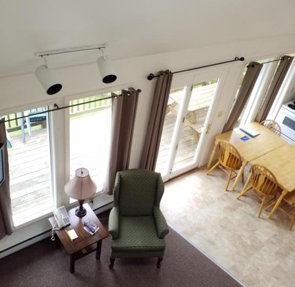 酒店 Bayside Inn & Marina