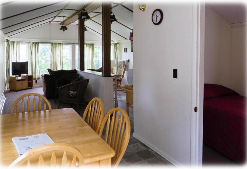 酒店 Bayside Inn & Marina