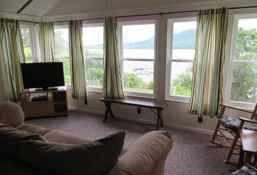 酒店 Bayside Inn & Marina