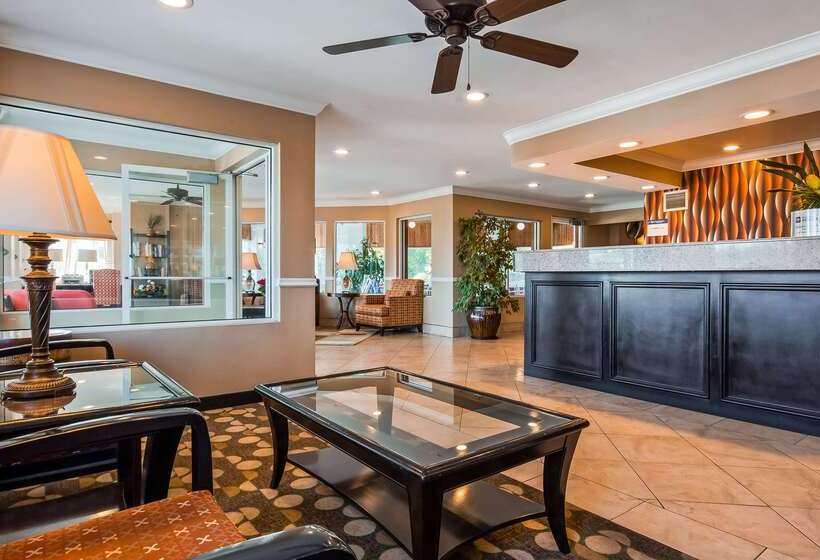 בית מלון כפרי Best Western Plus Corning Inn