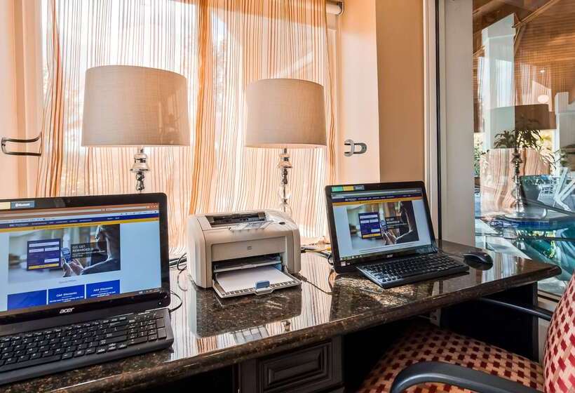 בית מלון כפרי Best Western Plus Corning Inn