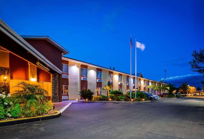 בית מלון כפרי Best Western Plus Corning Inn