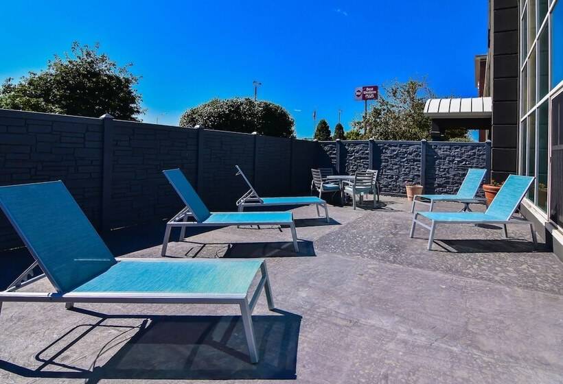 Best Western Plus Lafayette Hotel University Area