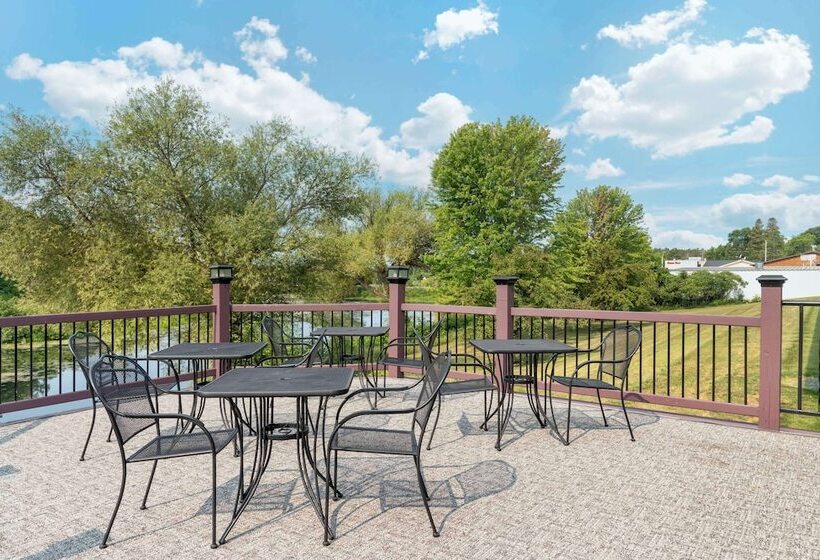 فندق Best Western Spooner Riverplace