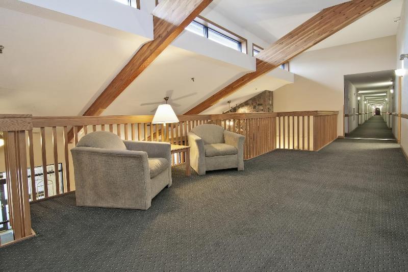 Boarders Inn & Suites By Cobblestone Hotels   Faribault