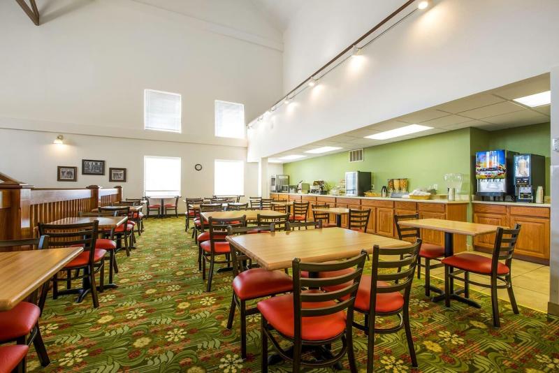 فندق Brookwood Inn Branson