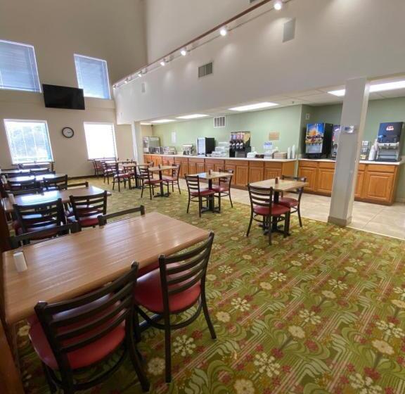 فندق Brookwood Inn Branson