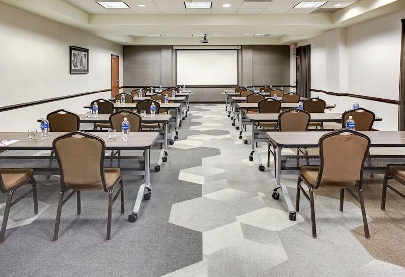 Отель Candlewood Suites Birmingham Inverness, An Ihg