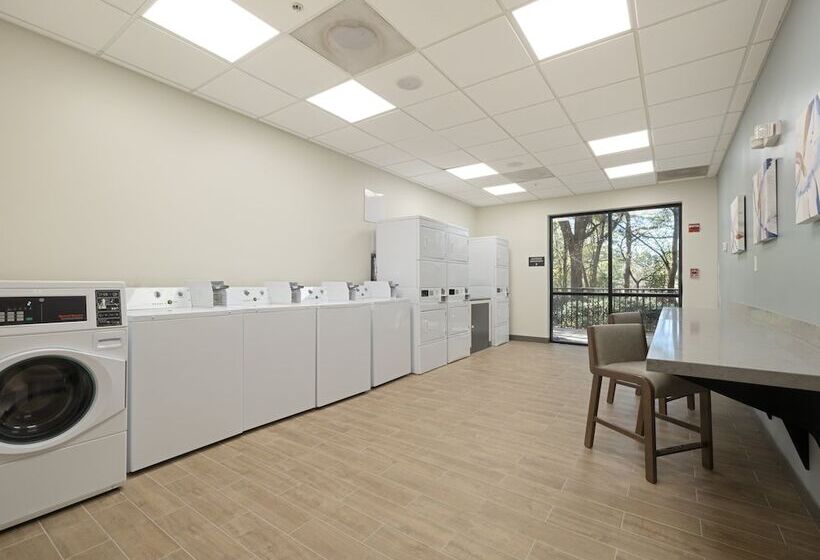 Отель Candlewood Suites Birmingham Inverness, An Ihg