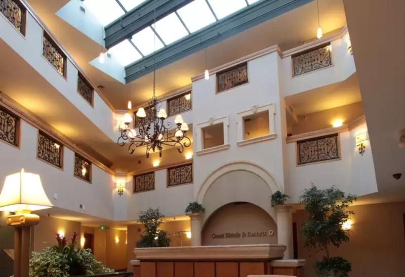 هتل Coast Burbank