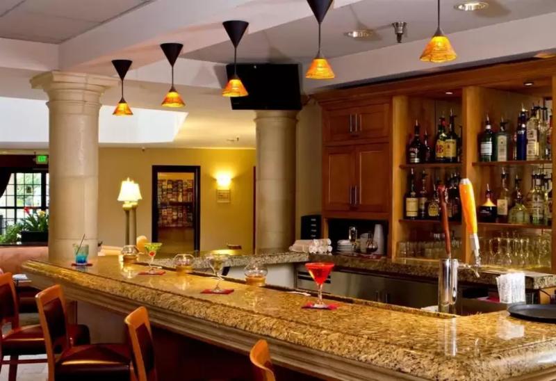 هتل Coast Burbank